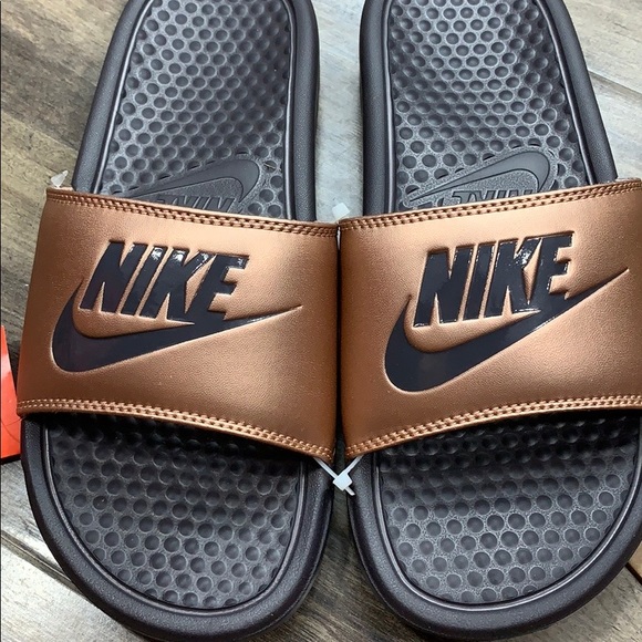 Nike Shoes - NIKE WMNS BENASSI JDI MTLC RED BRONZE/THUNDER GREY